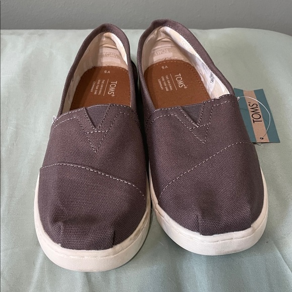 NWT TOMS Women’s Youth Alpargata Ash Canvas Slip-Ons Size 5 - Picture 3 of 7